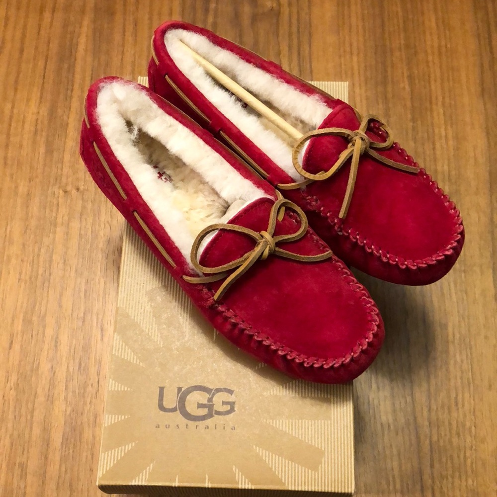 New in box Red Dakota Ugg Slippers